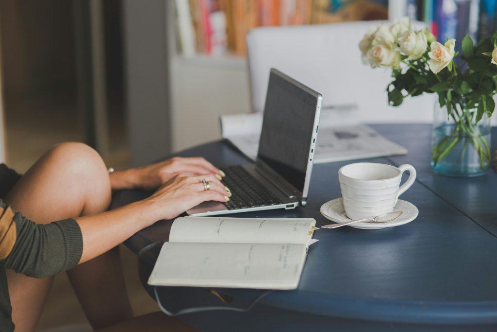 Te enseñamos a cómo abrir una negocio online sin dinero o con poco dinero. completamente gratis.