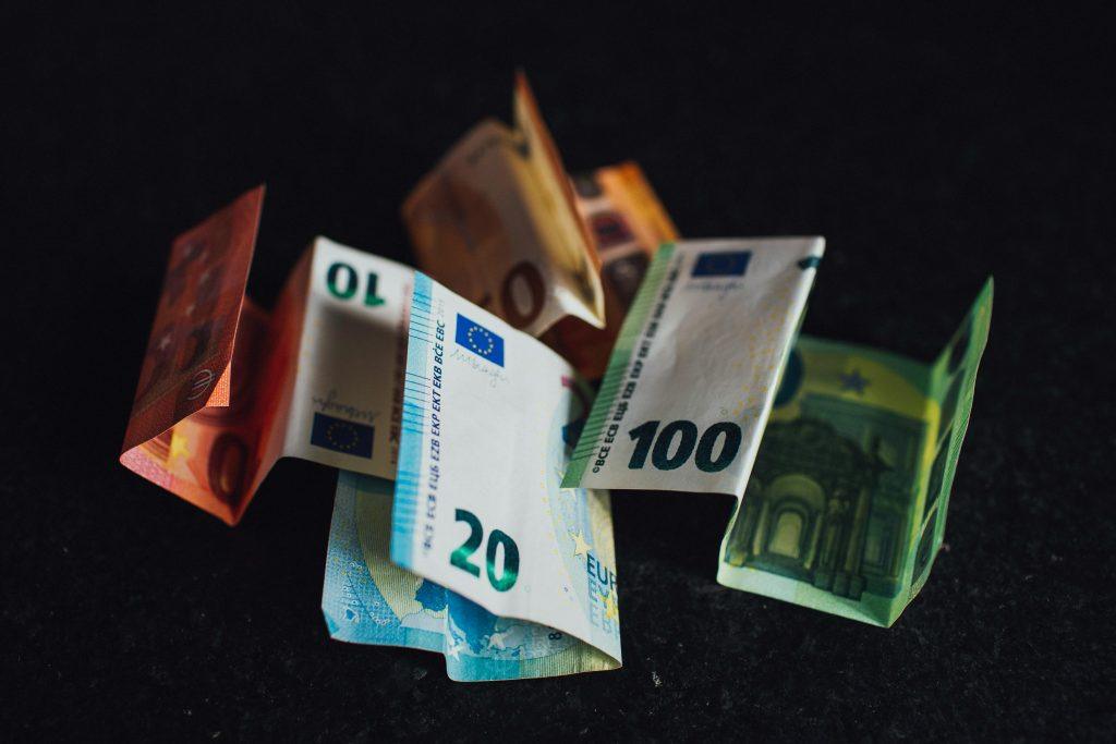 Billetes antiguos españoles preparados para ser vendidos