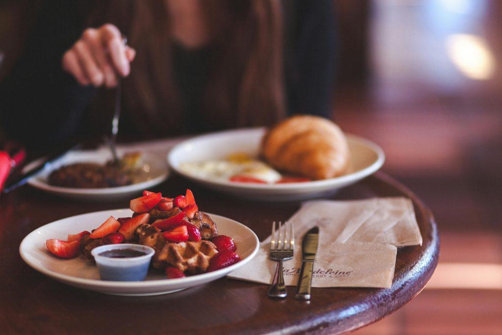 Imagen decorativa de un plato con comida