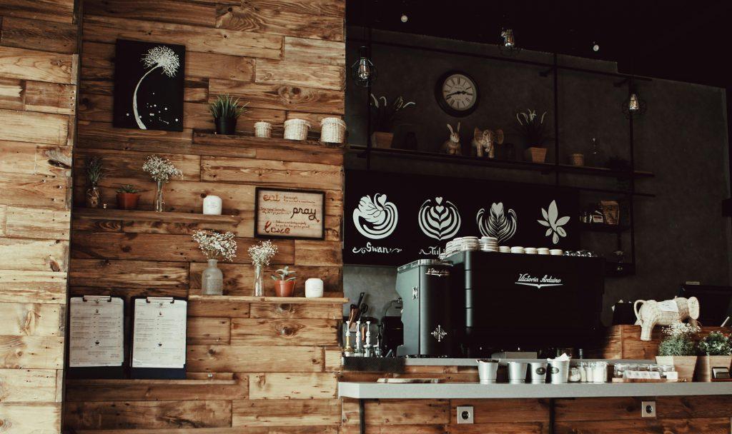 Una imagen de una cafetería, un negocio muy rentable en un pueblo pequeño