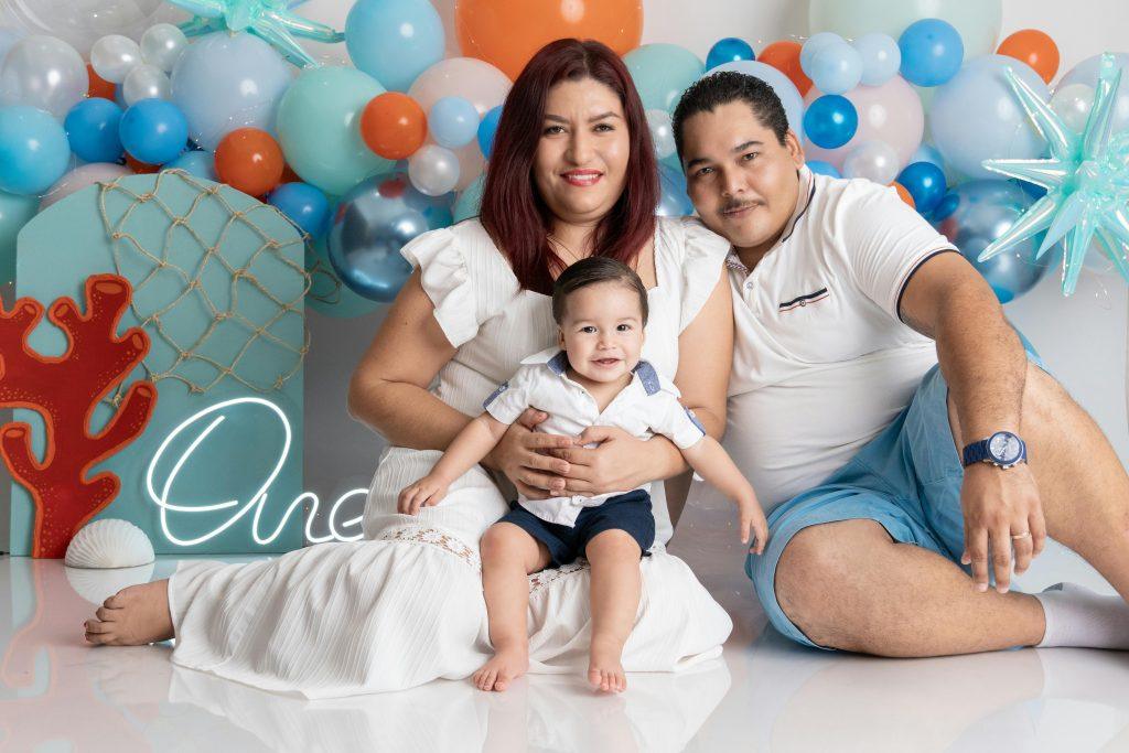 Una foto de familia, por el cumpleaños de su recién nacido
