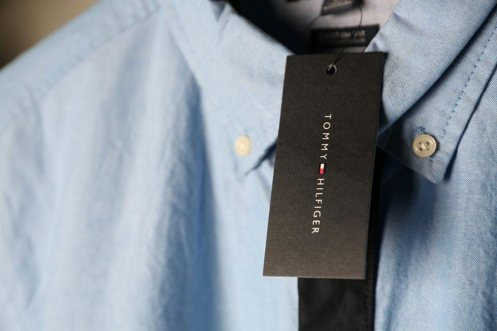 Una camisa de Tommy Hilfiger