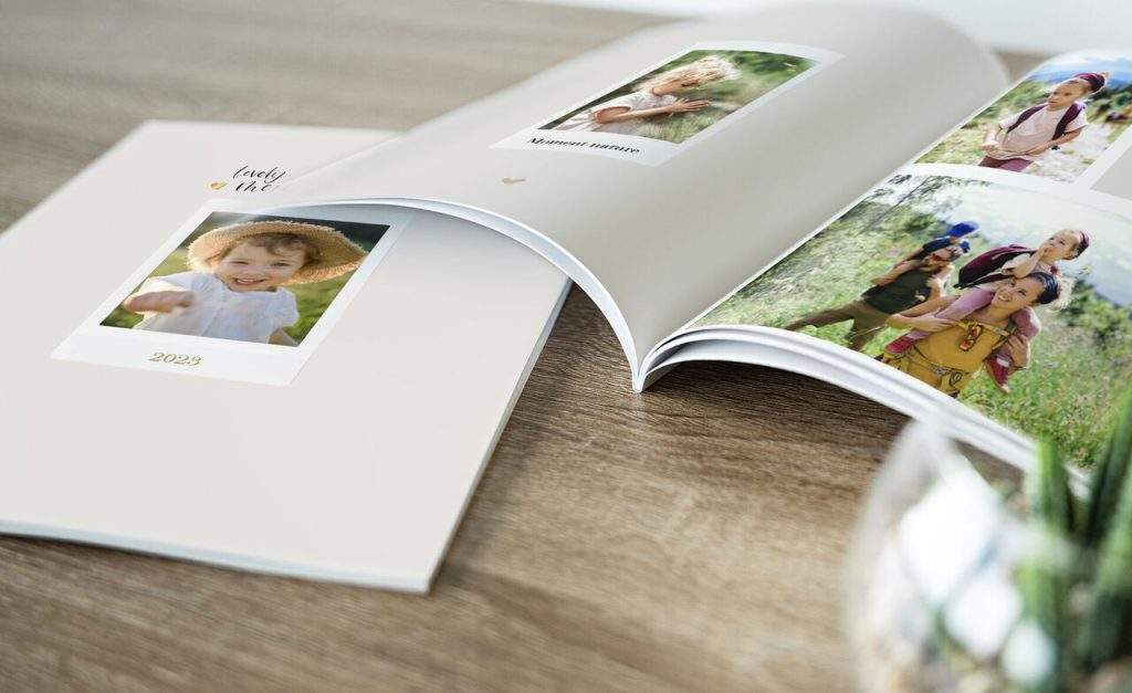 Álbum de Fotos Personalizado, con imágenes de una familia feliz