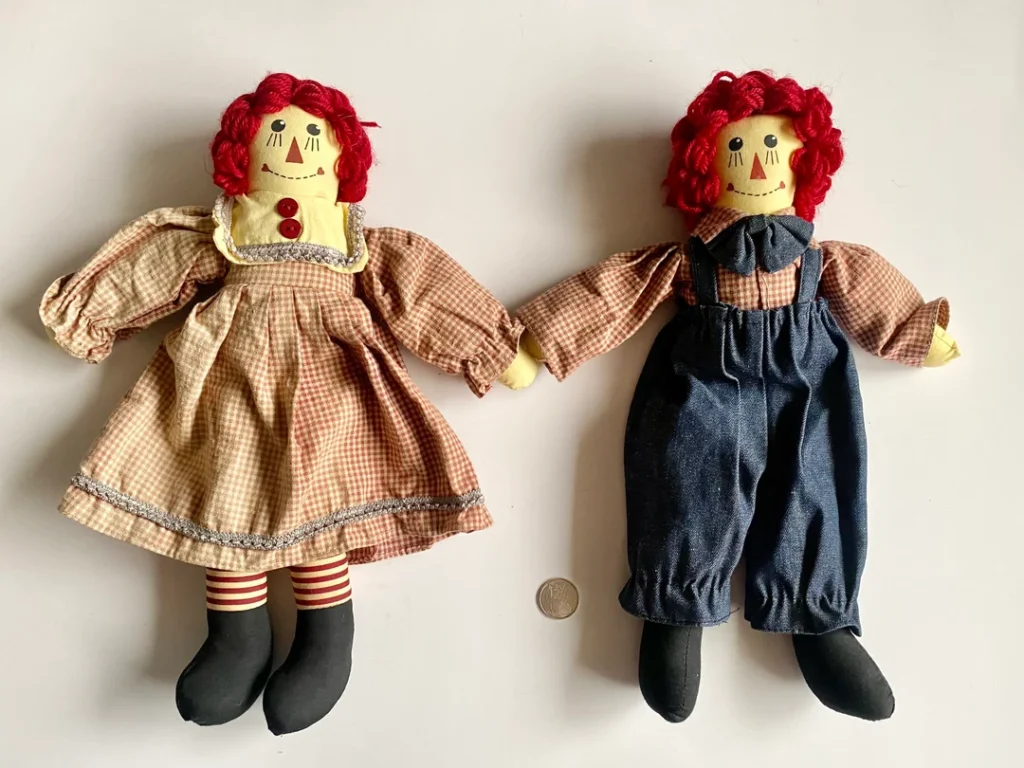 49. Muñeca Raggedy Ann original (años 20)